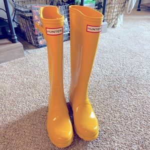 Women’s Yellow Hunter Boots